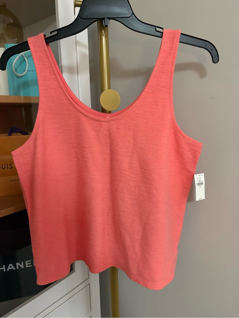 Old Navy Scoop Neck Tank Top - Coral Pink. Size M.  NWT.
